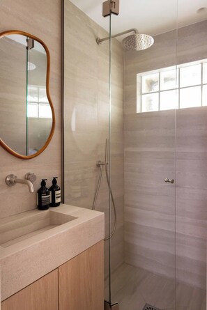 アパートメント | バスルーム | ヘアドライヤー、石鹸、シャンプー