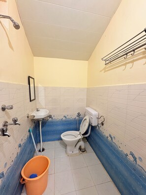 Deluxe Double Room, Mountain View | Bathroom | Towels, soap, shampoo, toilet paper - Birds the Jungle Retreat (Rishikesh)