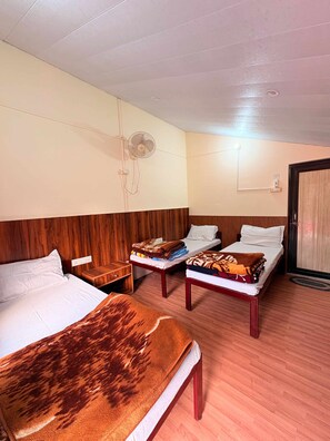 Habitación triple familiar, vistas a la montaña