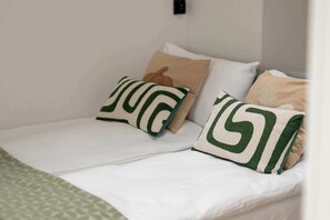 Iron/ironing board, travel cot, WiFi, bed sheets - Modern Studio in Poznan | Air Conditioning and Balcony (Poznań)