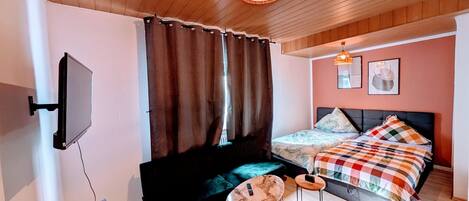 Iron/ironing board, WiFi, bed sheets