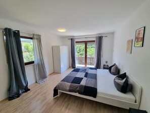 Iron/ironing board, WiFi, bed sheets