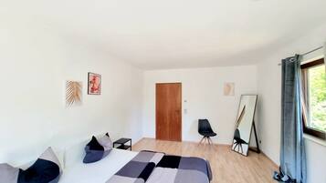 3 chambres, fer et planche à repasser, Wi-Fi, draps fournis
