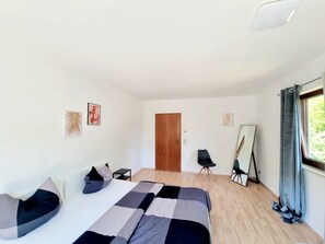 Fer et planche à repasser, Wi-Fi, literie fournie