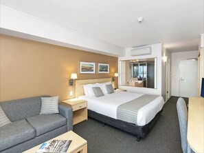 Iron/ironing board, WiFi, bed sheets - Relaxing water views with sunsets in the evening, enjoy your private spa (Ballina)
