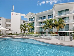 Pool - Relaxing water views with sunsets in the evening, enjoy your private spa (Ballina)
