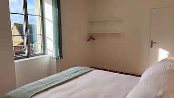 Talo | 3 makuuhuonetta, yksilöllisesti kalustettu, silitysrauta/-lauta