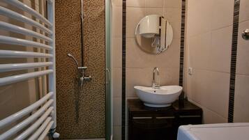 Standard Apartment | Bathroom