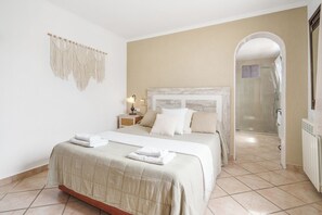 3 bedrooms, iron/ironing board, Internet, bed sheets