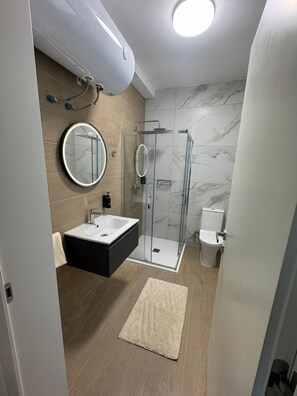 Hair dryer, towels, toilet paper - Wonderful 2-bedroom Apartment with AC in charming Marsalforn, Level 5, B (Iż-Żebbuġ)