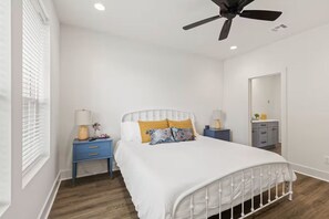 Luxury House, 3 Bedrooms, Kitchen | Iron/ironing board, free WiFi - Enclave 3 Bedroom Luxury Homes (Lafayette)