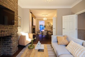 Living area - Behind the Blue Wall (London)