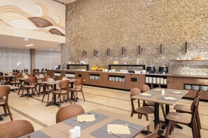 2 restaurants; breakfast and dinner served  - Alemaris Resort (Baška Voda)