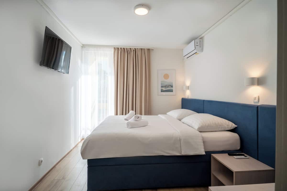 In-room safe, free WiFi