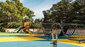Children’s play area – outdoor