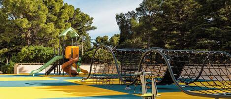 Children’s play area – outdoor