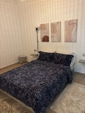 1 slaapkamer, een strijkplank/strijkijzer, wifi, beddengoed