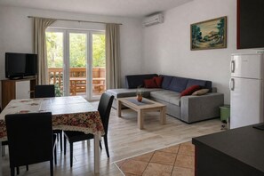Family Apartment, Multiple Bedrooms (Pool Apt 3 - Novi Vinodolski (Ground)) | Interior