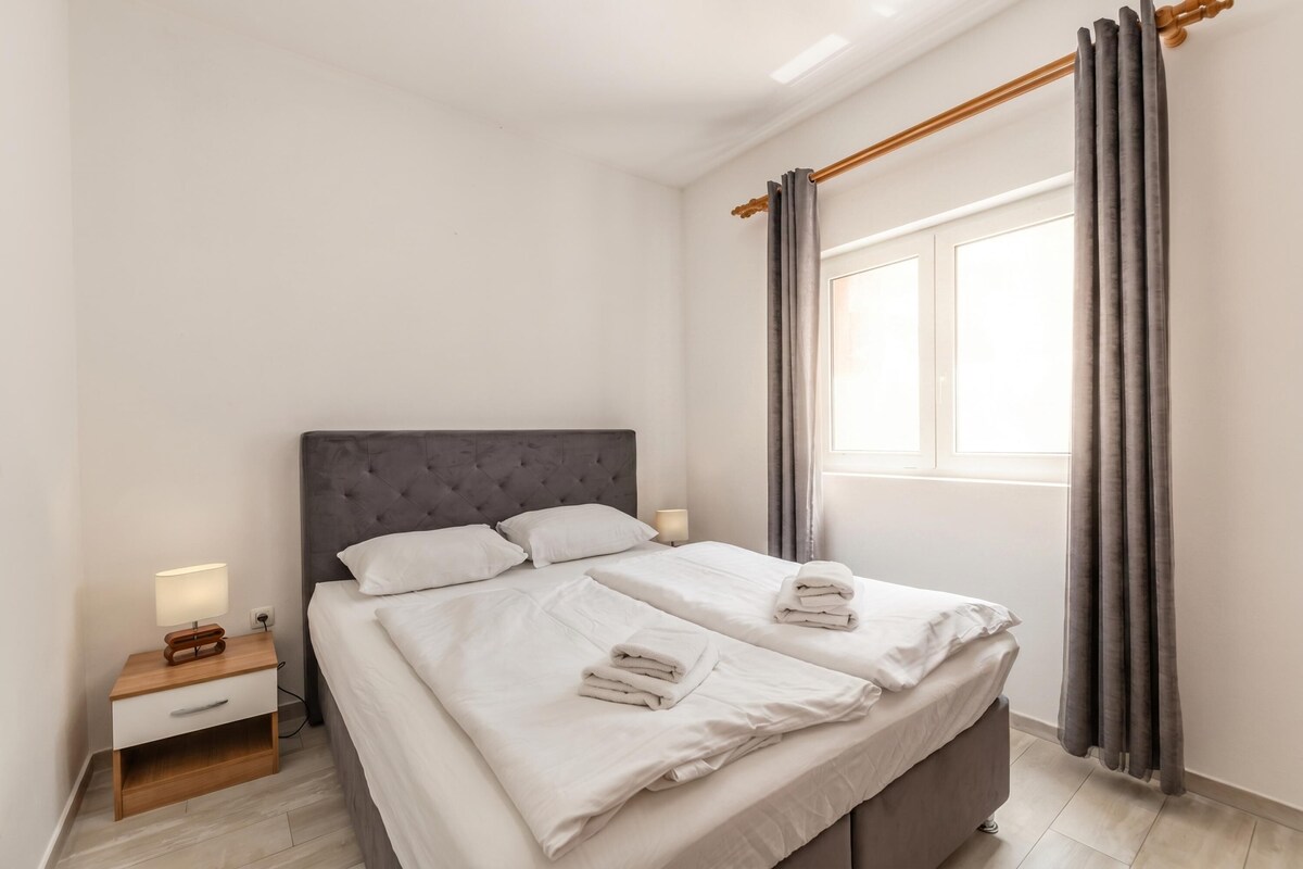 Căn hộ dành cho gia đình, 2 phòng ngủ, lò vi sóng (Pool Apt 4 - Novi Vinodolski (Ground)) | 2 phòng ngủ, truy cập Internet không dây 