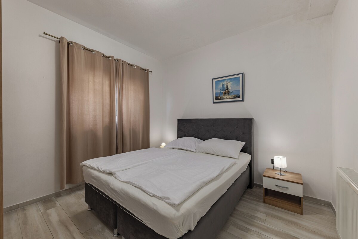 Căn hộ dành cho gia đình, 1 phòng ngủ, hiên (Pool Apt 3 - Novi Vinodolski (Ground)) | 2 phòng ngủ, truy cập Internet không dây 