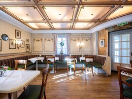 Apartment | Dining