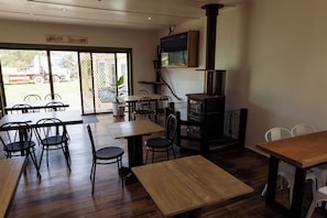 Dining - Bluff House on Flinders Island (Whitemark)