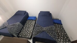 2 bedrooms, iron/ironing board, free WiFi, bed sheets - Cozy Apartment in Asturias: Air Conditioning, Fiber Optic Internet, PS3 (Guarujá)