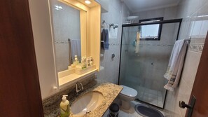Hair dryer, toilet paper - Cozy Apartment in Asturias: Air Conditioning, Fiber Optic Internet, PS3 (Guarujá)
