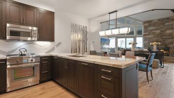 Condo, 2 phòng ngủ | Bếp riêng