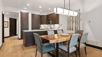 Condo, 2 Bedrooms | Dining