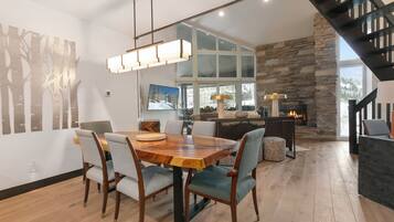 Condo, 2 phòng ngủ | Khu ăn uống