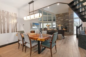 Condo, 2 phòng ngủ | Khu ăn uống