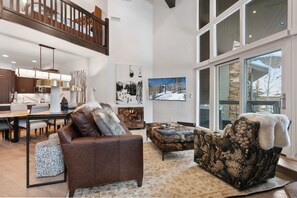 Condo, 2 phòng ngủ | Khu phòng khách