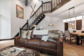 Living area - Ski Retreat Hot Tub 2br + Loft 2 Bedroom Condo (Park City)