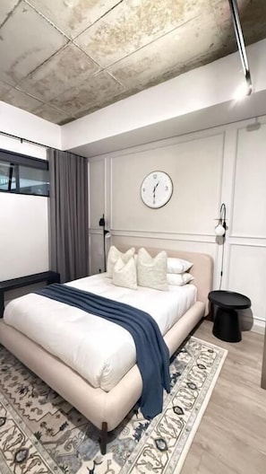 Luxury Apartment, Balcony, City View | In-room safe, blackout drapes, iron/ironing board, free WiFi - The Henlee Apartment Sandton (Sandton)