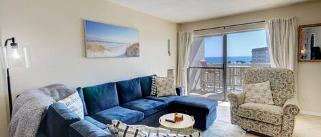 Condo, 2 Bedrooms | Living area