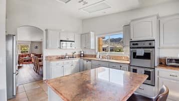 Hus, 4 soverom | Eget kjøkken | Kjøleskap, ovn og kaffetrakter/tekoker