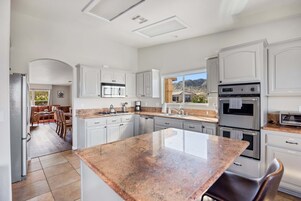 Refrigerador, horno, cafetera/tetera