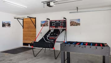 Talo, 4 makuuhuonetta | Pelihuone