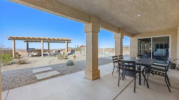 Casa, 4 quartos | Opções para refeição ao ar livre