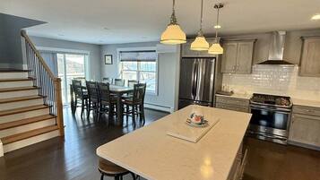 Villa, 3 Bedrooms | Dining