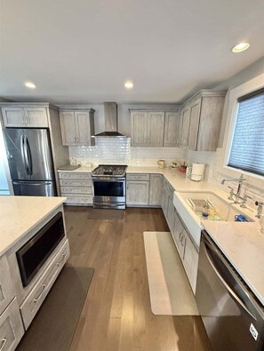 Villa, 3 Bedrooms | Private kitchen | Fridge, oven, coffee/tea maker, toaster - Cove Overlook Limit 6 3 Bedroom Home (Standish)