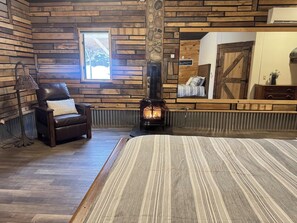 Bügeleisen/Bügelbrett, Reisekinderbett, kostenloses WLAN, Bettwäsche