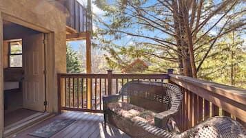 Cabin, 3 Bedrooms | Property grounds