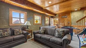 Cabin, 3 Bedrooms | Games room