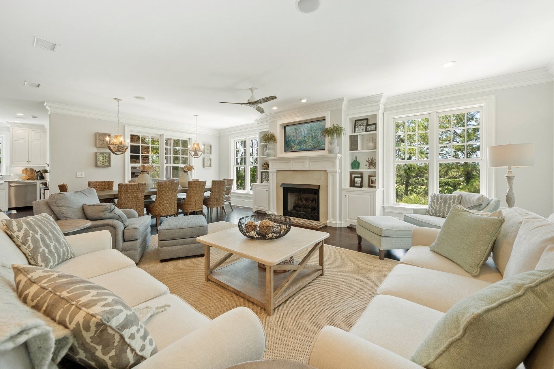 House, 6 Bedrooms | Living area