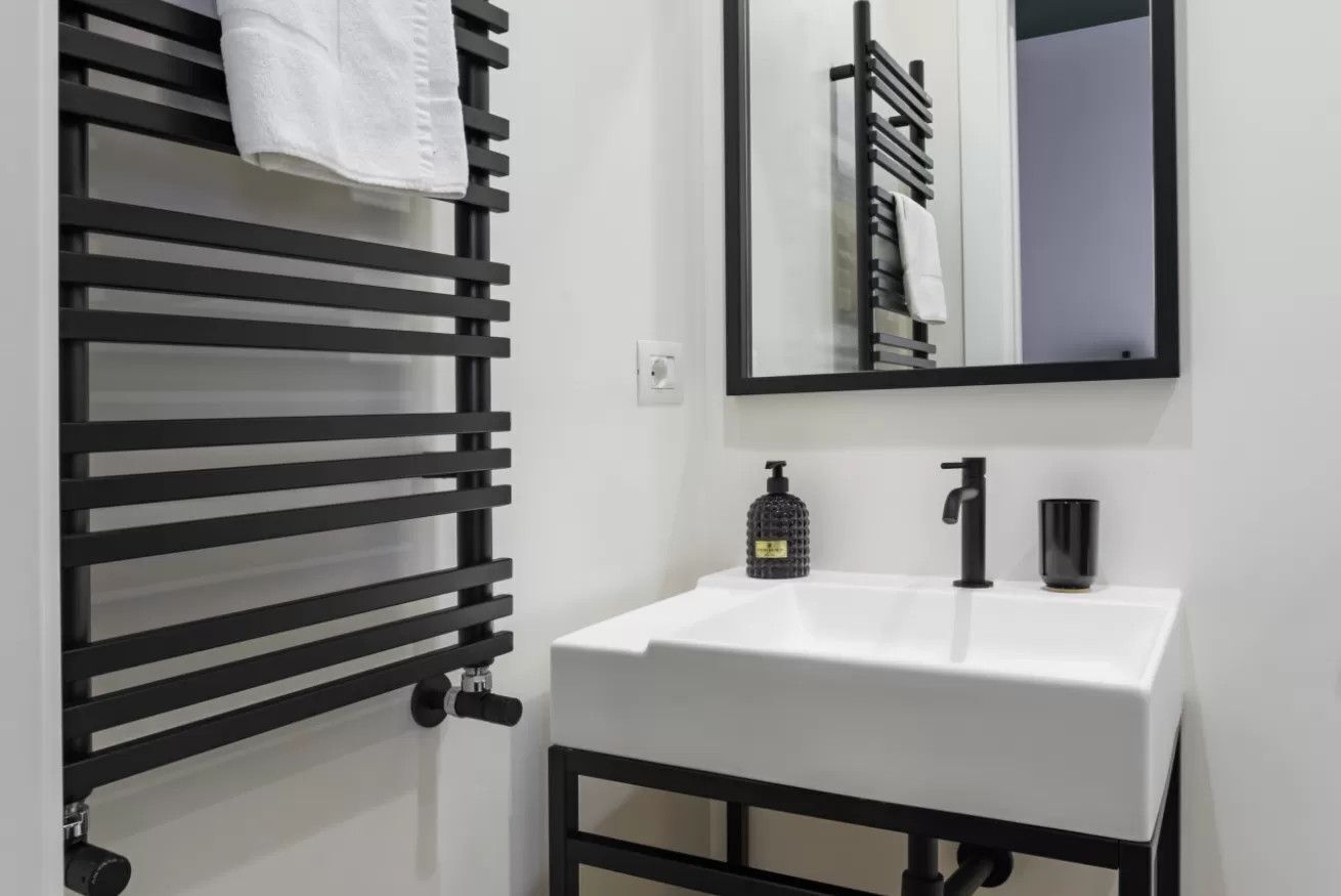 Dusche, Bidet, Handtücher, Shampoo