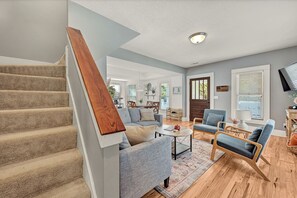 Living area - Maxwell House (Siloam Springs)