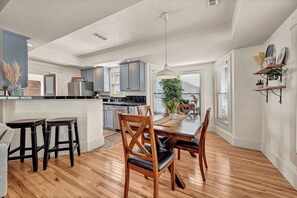 Dining - Maxwell House (Siloam Springs)