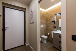 Bathroom - Modern suite for 4 guests near Central Station (Milano)